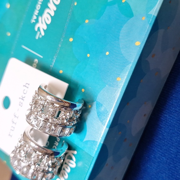 ( 5 for $20 when bundled!!) RUFF SKCH EARRINGS - Picture 3 of 7